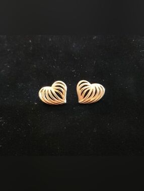 Marvella Elegant Gold Plated Metal Polished Heart Earrings/ Heart Stud Piercingi